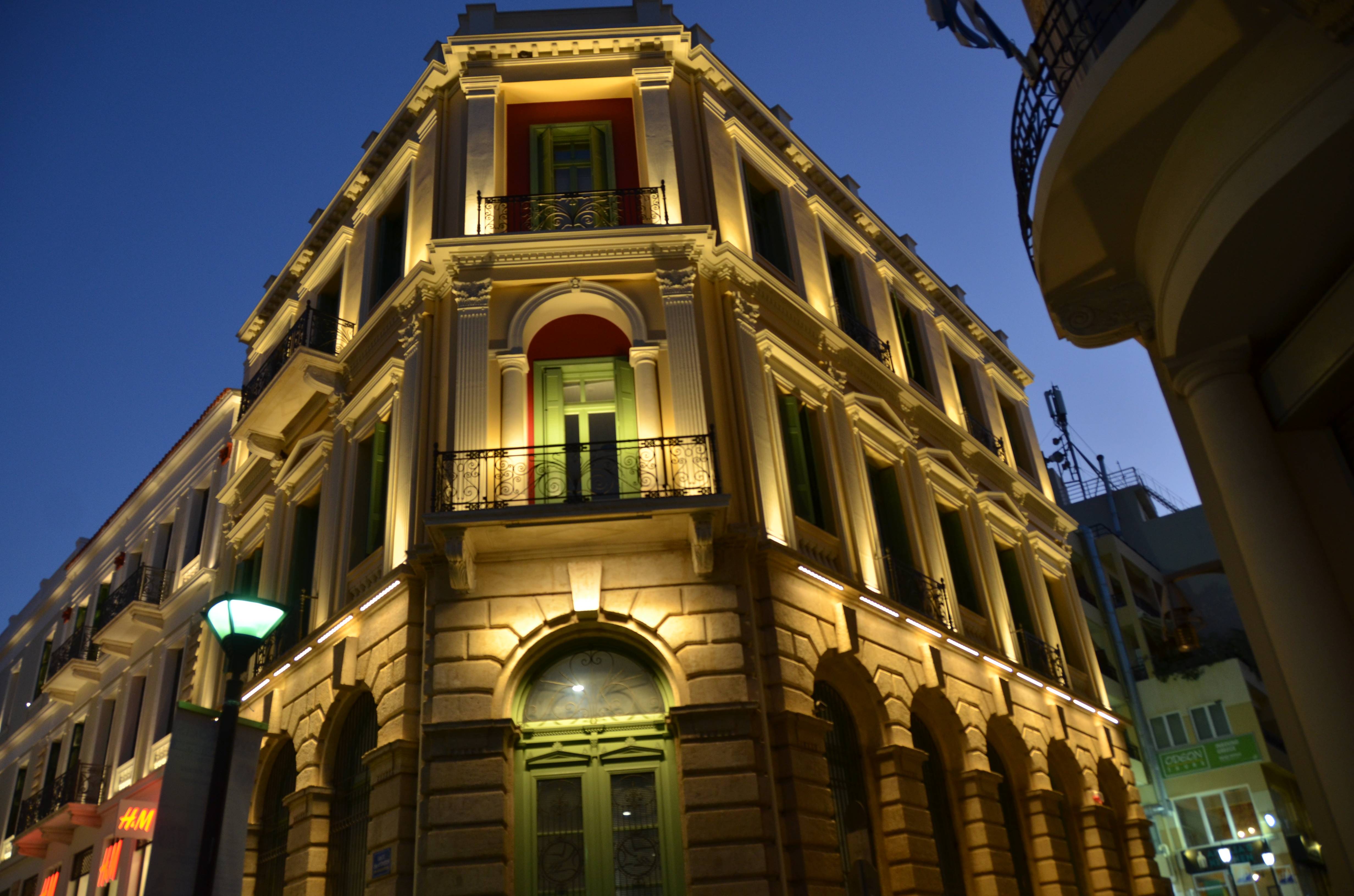 heraklion-beleuchtete-fassade7235