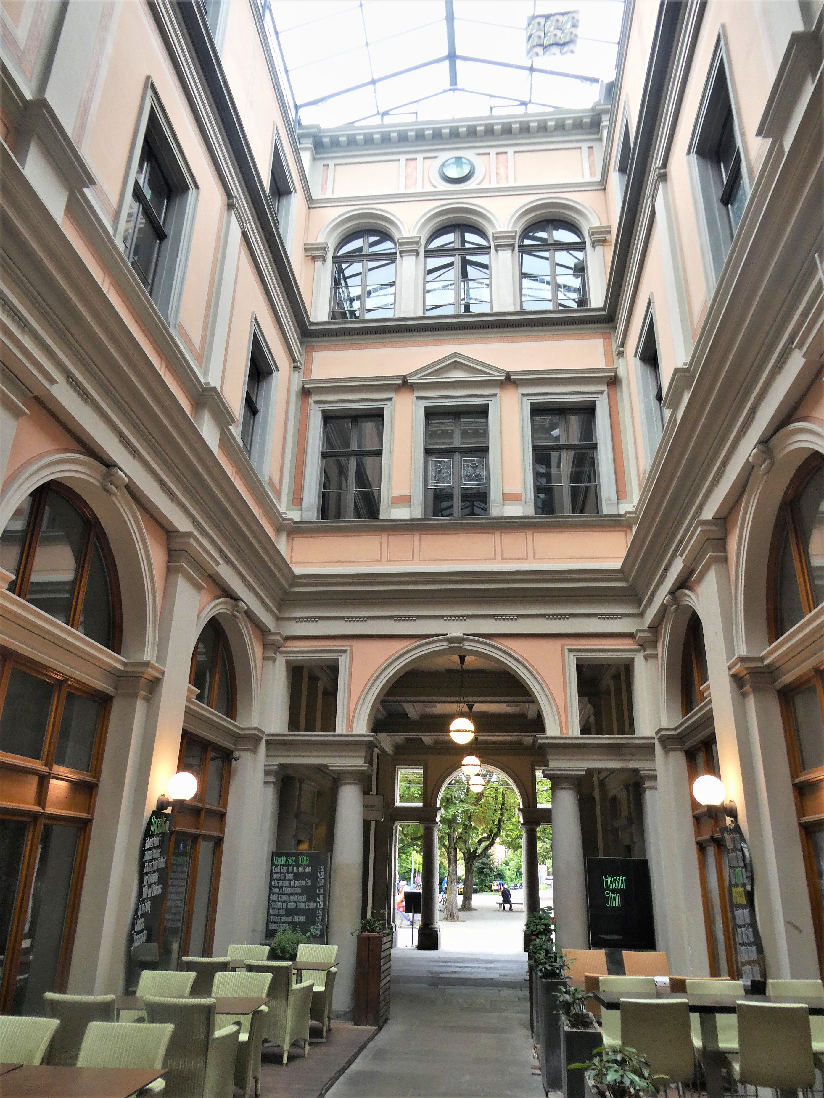 Dieses Bild hat ein leeres Alt-Attribut. Der Dateiname ist P1129397.jpg